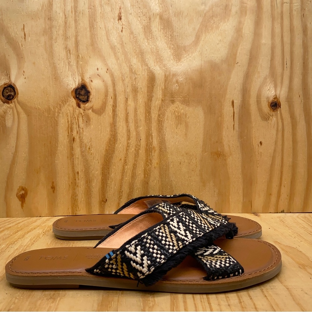 TOMS Black Woven Fringe Sandals Women’s Slip On Flat Criss Cross Slides Size 7.5